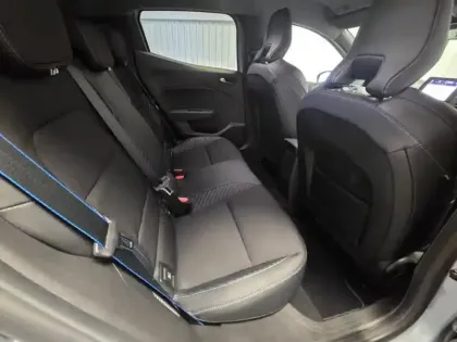 Photo 16 Renault Clio  E-Tech full hybrid 145