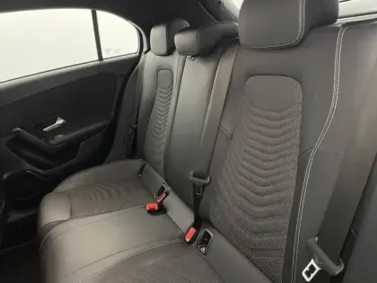 Photo 15 Mercedes Classe A  180 7G-DCT