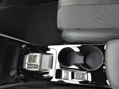 Photo 24 Peugeot 2008  Hybrid 145 e-DCS6