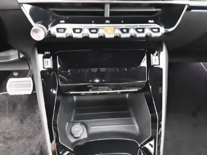 Photo 23 Peugeot 2008  Hybrid 145 e-DCS6