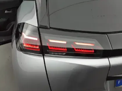 Photo 16 Peugeot 2008  Hybrid 145 e-DCS6