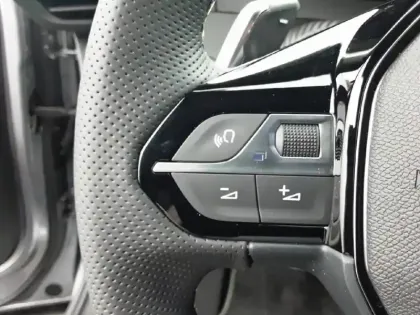 Photo 19 Peugeot 2008  Hybrid 145 e-DCS6