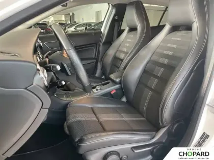 Photo 10 Mercedes GLA  180 7-G DCT