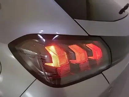 Photo 16 Peugeot 208  PureTech 75 S&S BVM5