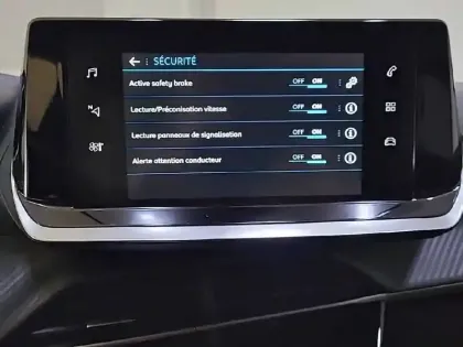 Photo 21 Peugeot 208  PureTech 75 S&S BVM5