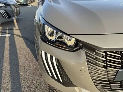 Photo 15 Peugeot 208  Hybrid 110 e-DCS6