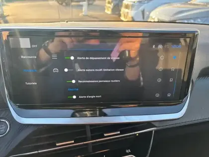 Photo 38 Peugeot 208  Hybrid 110 e-DCS6