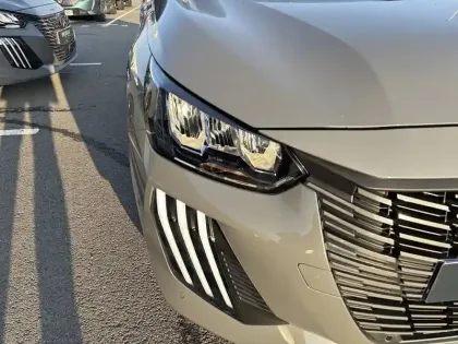 Photo 35 Peugeot 208  Hybrid 110 e-DCS6