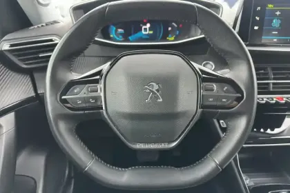 Photo 13 Peugeot 2008  Electrique 136 ch