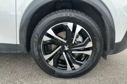 Photo 27 Peugeot 2008  Electrique 136 ch