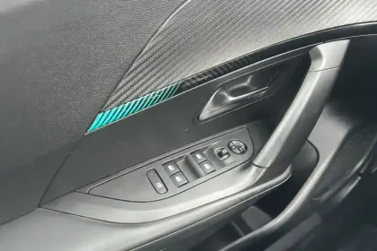 Photo 19 Peugeot 2008  Electrique 136 ch