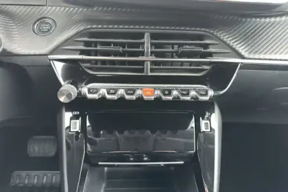 Photo 17 Peugeot 2008  Electrique 136 ch