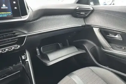 Photo 21 Peugeot 2008  Electrique 136 ch