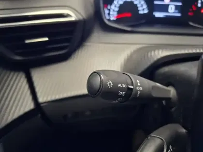 Photo 29 Peugeot 2008  BlueHDi 100 S&S BVM6