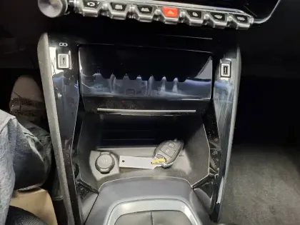 Photo 34 Peugeot 2008  BlueHDi 100 S&S BVM6