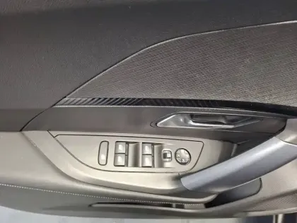 Photo 15 Peugeot 2008  BlueHDi 100 S&S BVM6