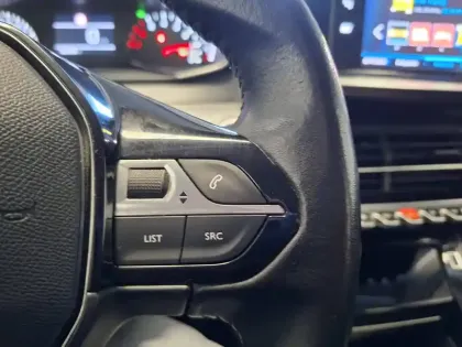 Photo 28 Peugeot 2008  BlueHDi 100 S&S BVM6