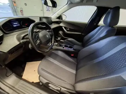 Photo 8 Peugeot 2008  BlueHDi 100 S&S BVM6