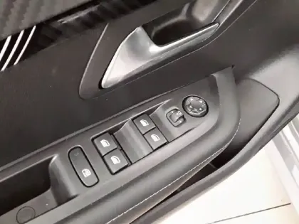 Photo 23 Peugeot 208  Hybrid 110 e-DCS6