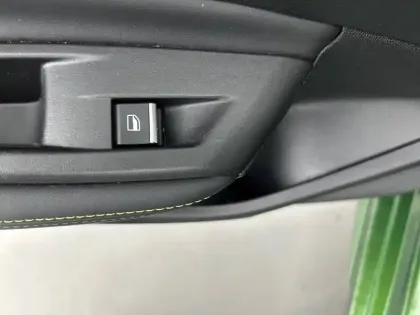 Photo 17 Peugeot 308  PureTech 130ch S&S EAT8