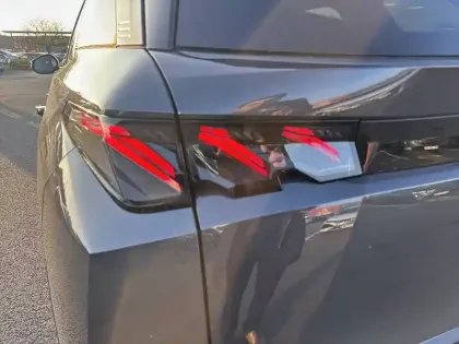 Photo 16 Peugeot 5008  Hybrid 145 e-DCS6