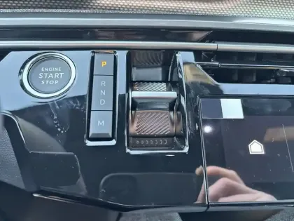 Photo 13 Peugeot 5008  Hybrid 145 e-DCS6