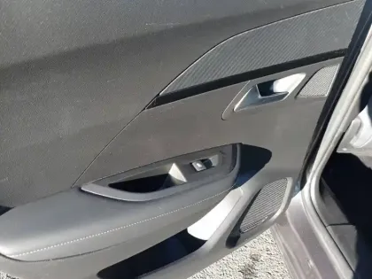 Photo 18 Peugeot 2008  BlueHDi 100 S&S BVM6