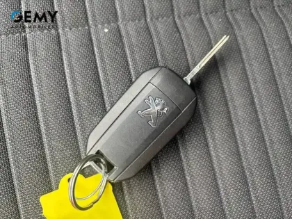 Photo 34 Peugeot 208  PureTech 75 S&S BVM5