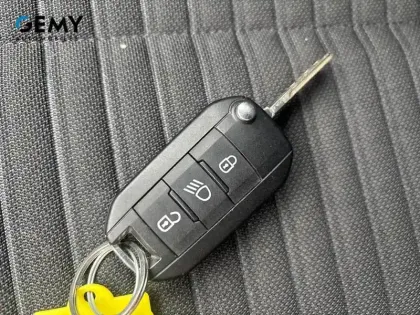 Photo 33 Peugeot 208  PureTech 75 S&S BVM5