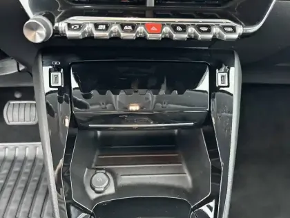 Photo 23 Peugeot 208  Electrique 50 kWh 136ch