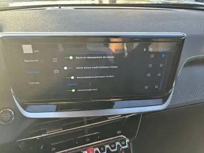 Photo 19 Peugeot 2008  Hybrid 145 e-DCS6