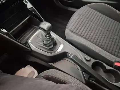 Photo 34 Peugeot 2008  PureTech 100 S&S BVM6