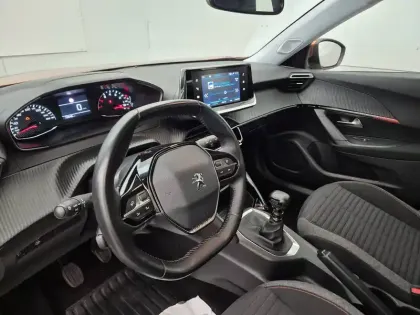 Photo 33 Peugeot 2008  PureTech 100 S&S BVM6