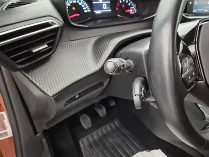 Photo 64 Peugeot 2008  PureTech 100 S&S BVM6