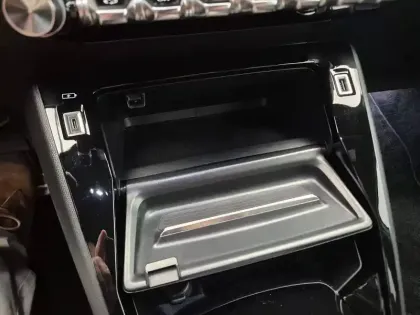 Photo 28 Peugeot 2008  Electrique 136 ch