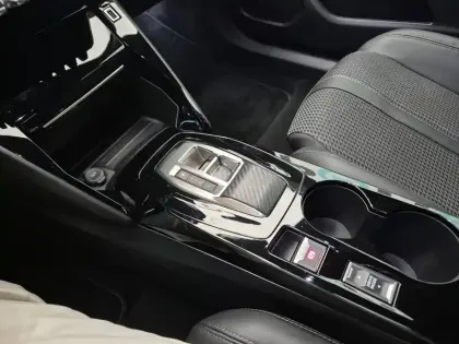 Photo 27 Peugeot 2008  Electrique 136 ch