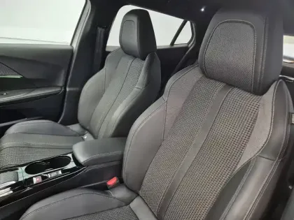 Photo 23 Peugeot 2008  Electrique 136 ch