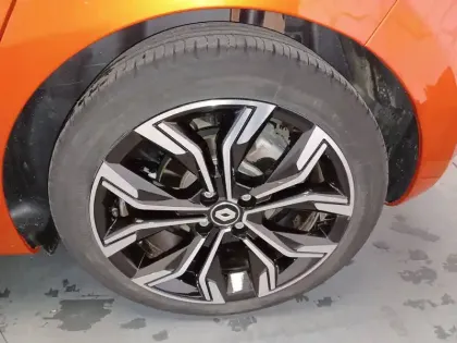 Photo 8 Renault Clio  E-Tech full hybrid 145