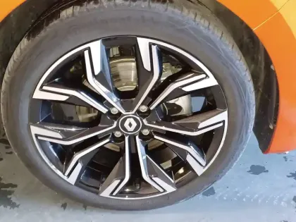 Photo 12 Renault Clio  E-Tech full hybrid 145