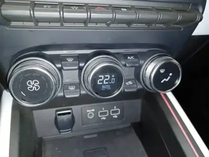 Photo 34 Renault Clio  E-Tech full hybrid 145