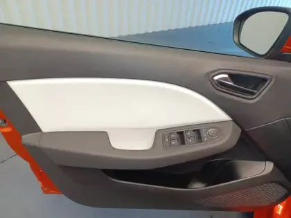 Photo 29 Renault Clio  E-Tech full hybrid 145