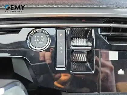 Photo 33 Peugeot 3008  Electrique 210 ch 73 kWh