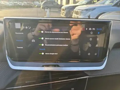 Photo 19 Peugeot 208  Hybrid 110 e-DCS6