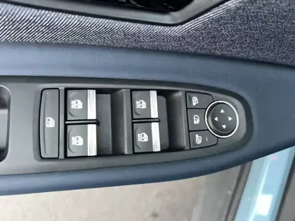 Photo 6 Renault 4 Renault  E-Tech Electrique 150 ch autonomie confort