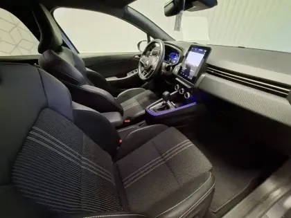 Photo 11 Renault Clio  E-Tech full hybrid 145