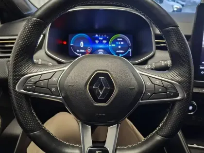 Photo 26 Renault Clio  E-Tech full hybrid 145