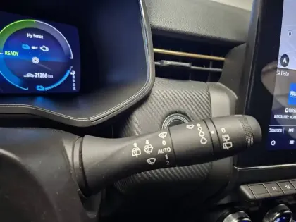 Photo 113 Renault Clio  E-Tech full hybrid 145