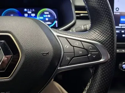 Photo 28 Renault Clio  E-Tech full hybrid 145