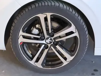 Photo 8 Peugeot 208  PureTech 110ch S&S BVM6