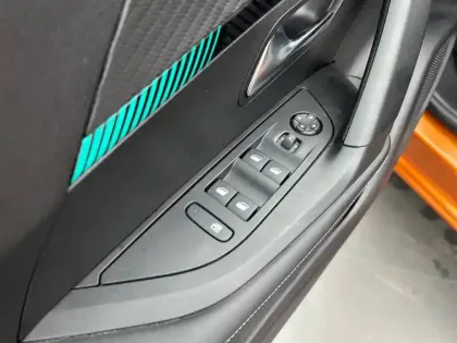 Photo 17 Peugeot 2008  Electrique 136 ch